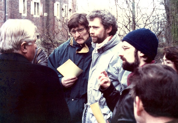 Diskussion mit Minister Jochimsen vor Schloß Oberwerries 1987