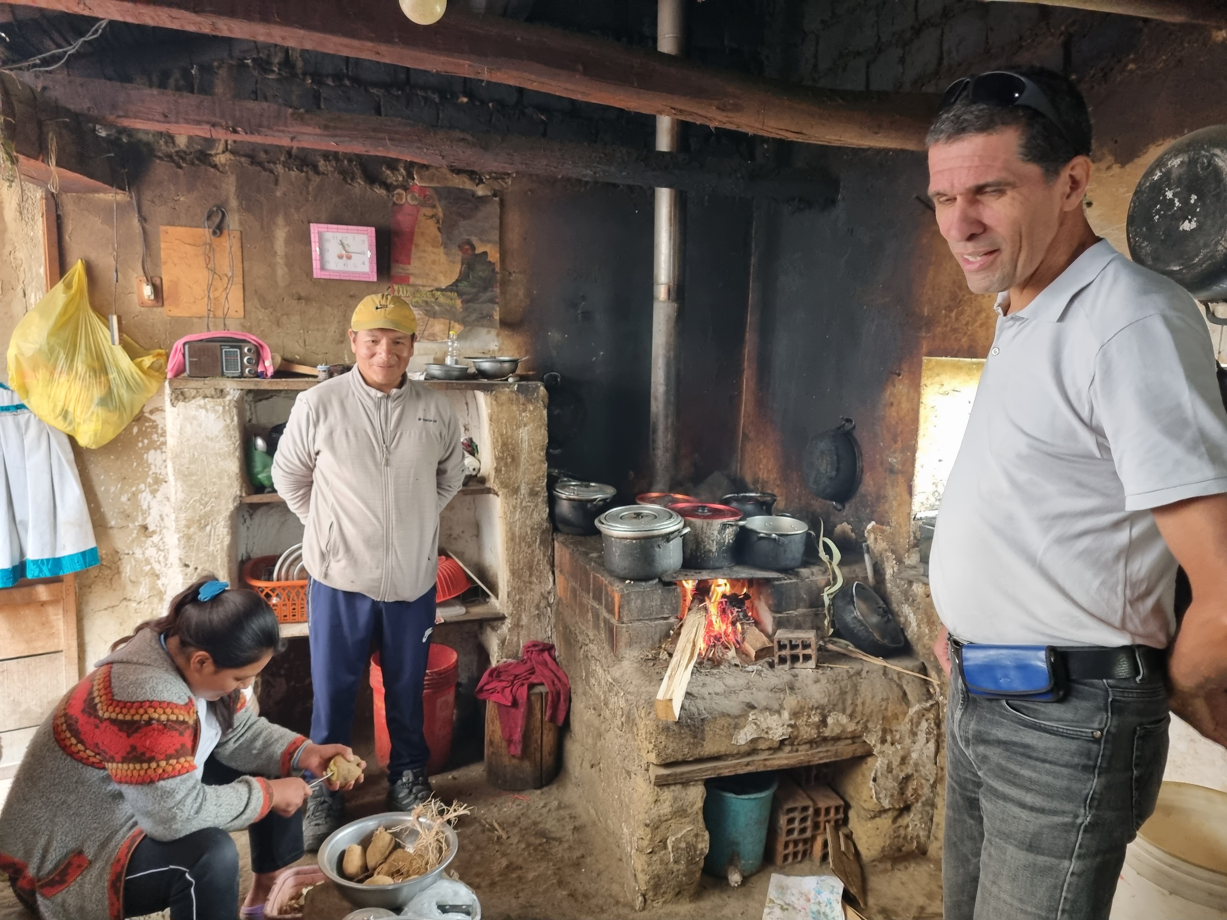 2023: Bei der Familie von Saúl Luciano Lliuya zuhause. (Foto: Marcos da Costa Melo) 2023: Bei der Familie von Saúl Luciano Lliuya zuhause. (Foto: Marcos da Costa Melo)