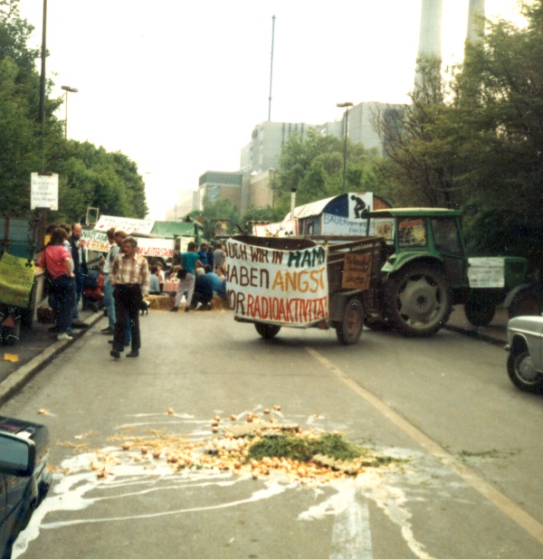 Blockade vor dem THTR 1986