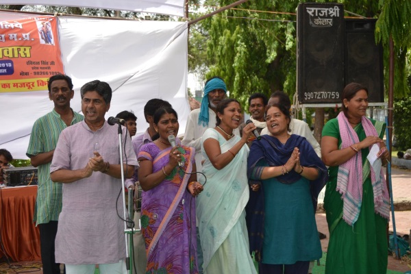 Veranstaltung während der Fastenaktion in Bhopal