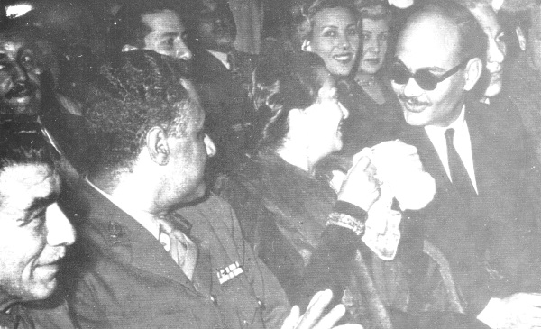 Umm Kulthum zusammen mit Nasser 