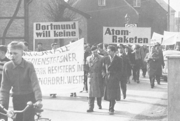 Ostermarsch Anfang der 60er Jahre im Ruhrgebiet