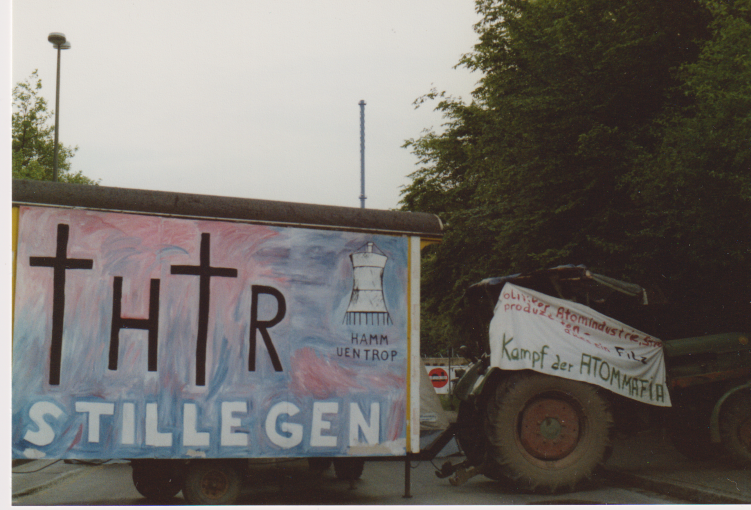 Protestveranstaltung vor dem THTR 1987, Foto: Horst Blume